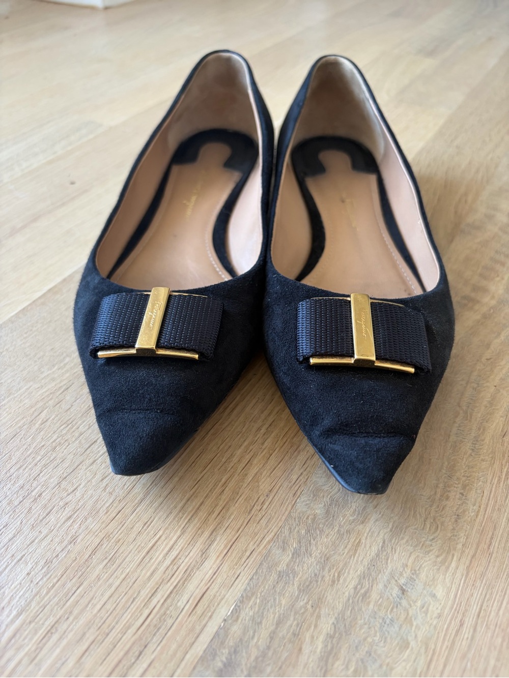Salvatore Ferragamo Black Suede Pointed-Toe Vara Bow Flats - Picture 3 of 8